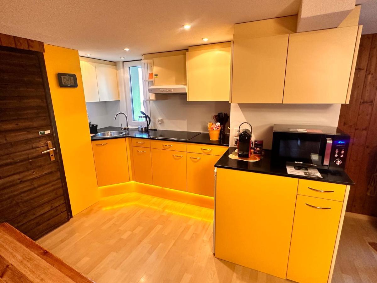 Bijouswiss " Yellow House" Oberterzen Exterior photo